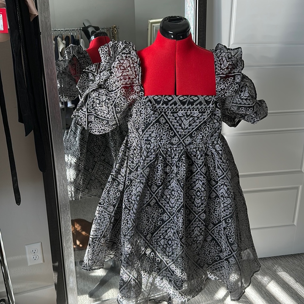 Women’s puff sleeve square neck dress